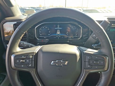 Used 2025 Chevrolet Silverado 2500 ZR2 w/ Technology Package image 20