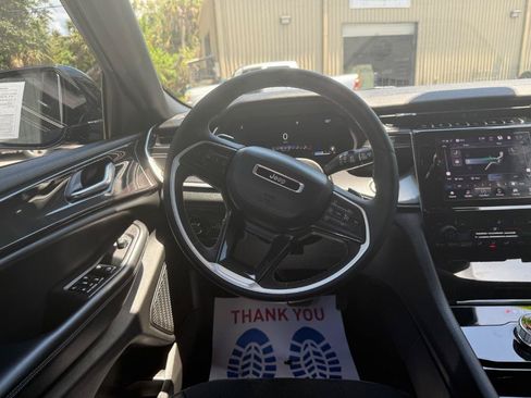 Used 2023 Jeep Grand Cherokee L Laredo RWD image 8