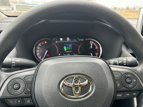 Used 2025 Toyota RAV4 XLE image 28