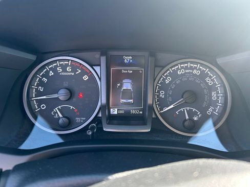 Used 2023 Toyota Tacoma TRD Off-Road w/ Technology Package AWD/4WD image 14