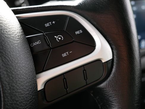 Used 2019 Jeep Renegade Latitude w/ Cold Weather Group image 24