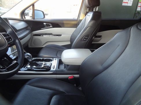 Used 2023 Kia Carnival SX image 5