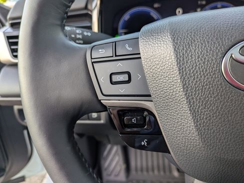 Used 2025 Toyota Camry XSE FWD image 17