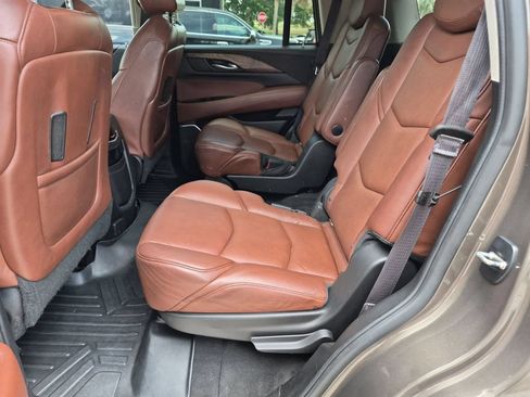 Used 2015 Cadillac Escalade Luxury RWD image 20