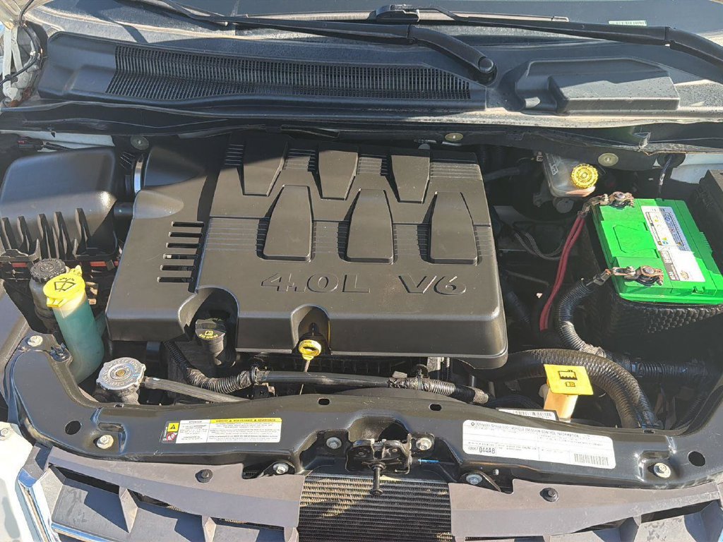 Used 2010 Chrysler Town & Country Limited w/ Entertainment Group #3 FWD image 35
