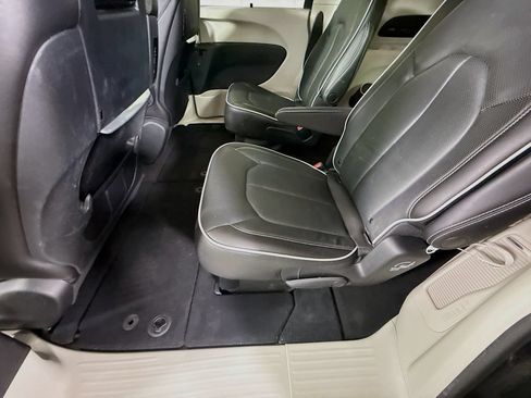 Used 2023 Chrysler Pacifica Limited w/ Uconnect Theater Family Group AWD/4WD image 29