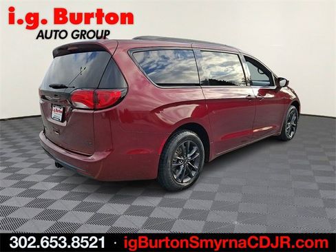 Used 2020 Chrysler Pacifica Touring-L image 6