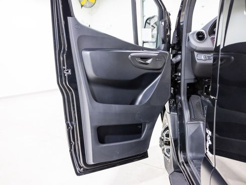 Used 2025 Mercedes-Benz Sprinter 3500 image 16