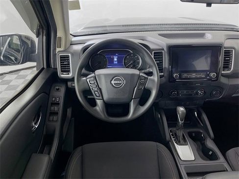 Used 2022 Nissan Frontier SV image 21