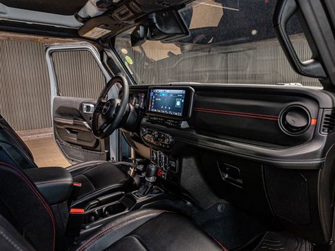 Used 2024 Jeep Wrangler Unlimited Rubicon AWD/4WD image 15