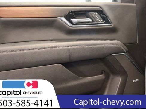 Used 2025 GMC Yukon Denali image 12