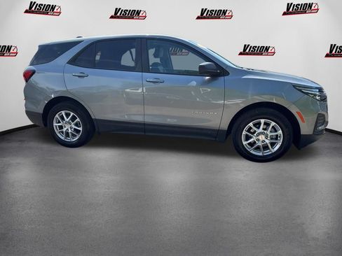 Used 2024 Chevrolet Equinox LS w/ LS Convenience Package FWD image 4