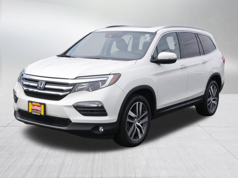 Used 2017 Honda Pilot Touring image 3