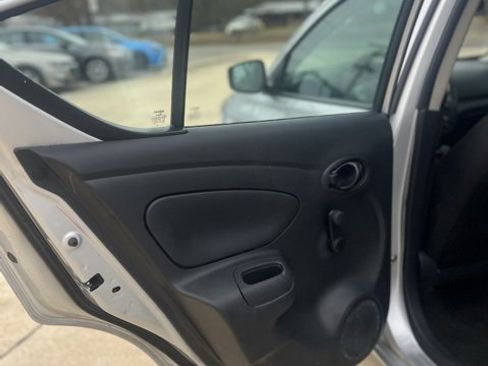 Used 2019 Nissan Versa S Plus image 17