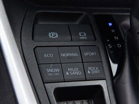 Used 2025 Toyota RAV4 XLE AWD/4WD image 16