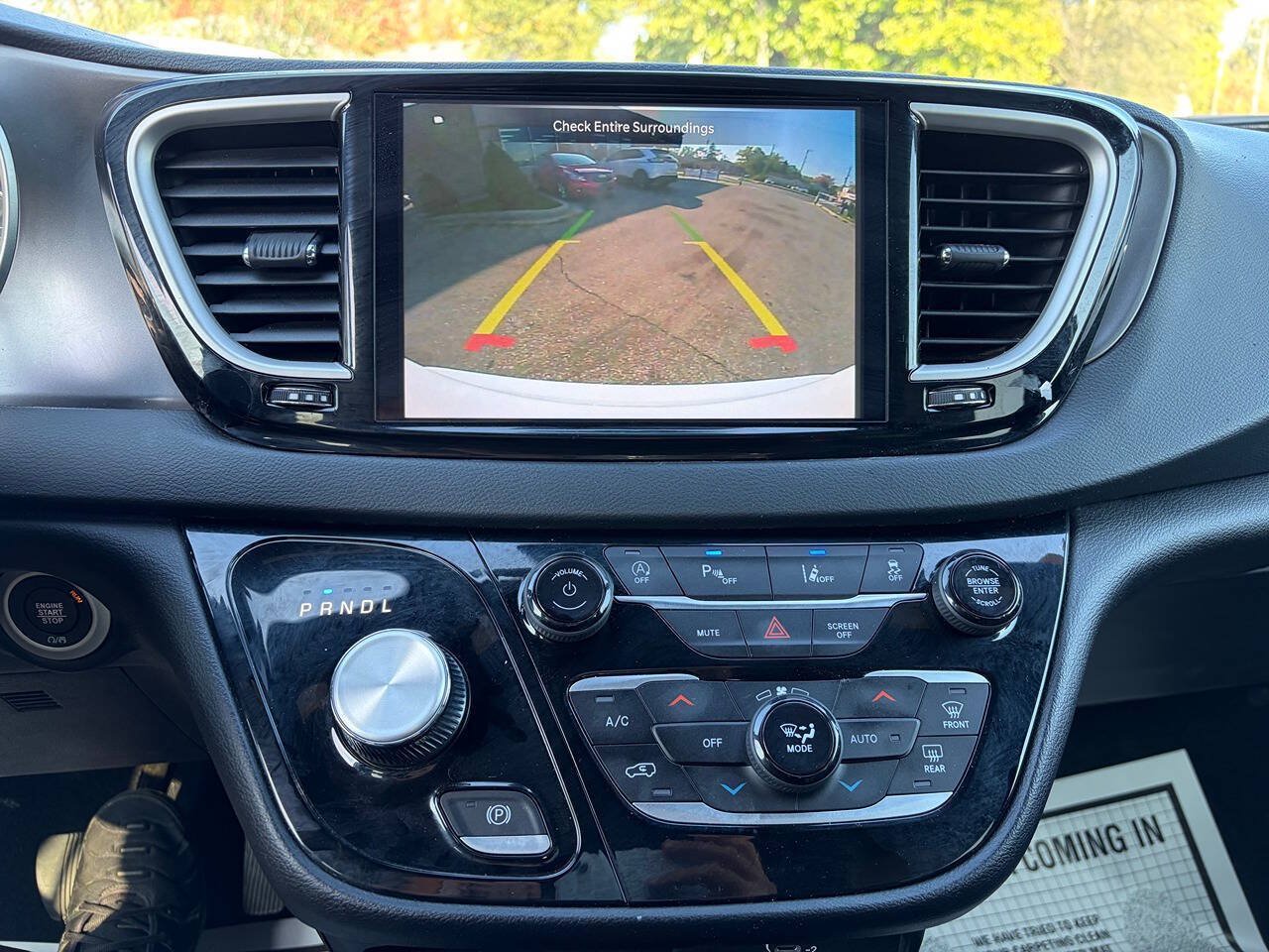 Used 2026 Chrysler Pacifica Select FWD image 14
