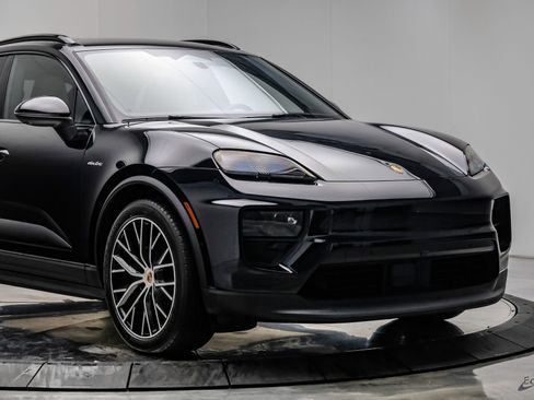 Used 2025 Porsche Macan 4 Electric AWD/4WD image 26