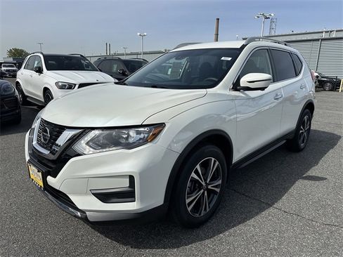 Used 2019 Nissan Rogue SV w/ Premium Package image 9