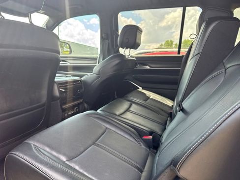 Used 2024 Jeep Wagoneer L Series II AWD/4WD image 7