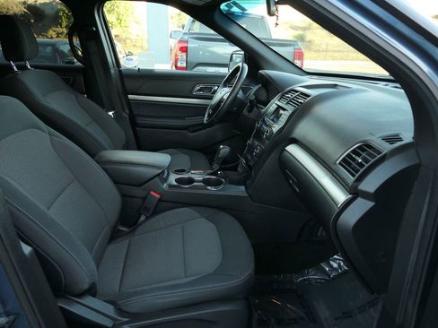 Used 2018 Ford Explorer XLT image 27