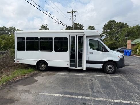 Used 2022 Mercedes-Benz Sprinter 3500 image 2