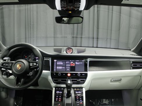 New 2026 Porsche Macan GTS image 4