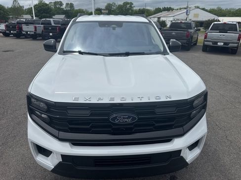 Used 2025 Ford Expedition Active AWD/4WD image 4