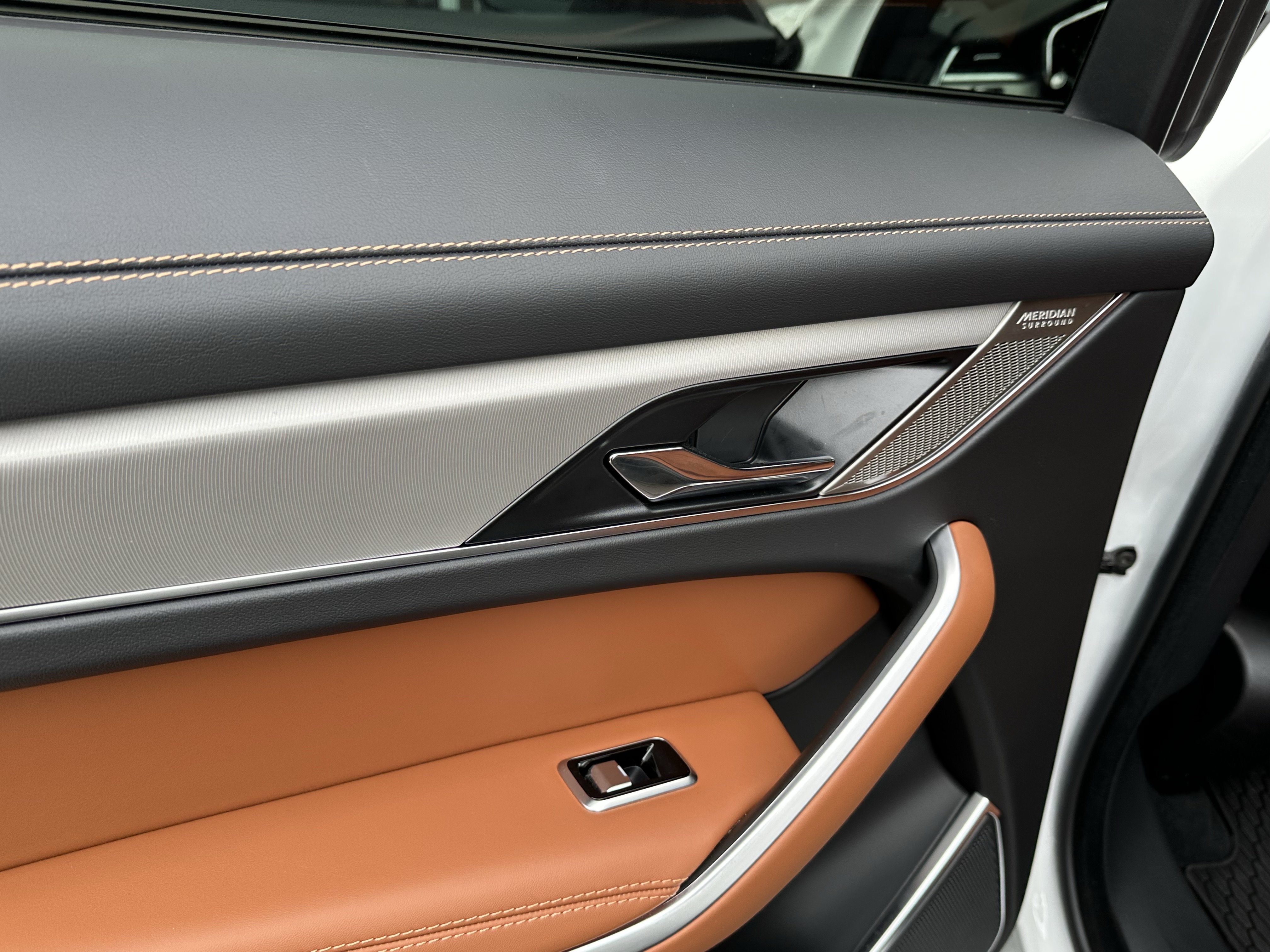 Certified 2026 Jaguar F-PACE R-Dynamic S AWD/4WD image 31