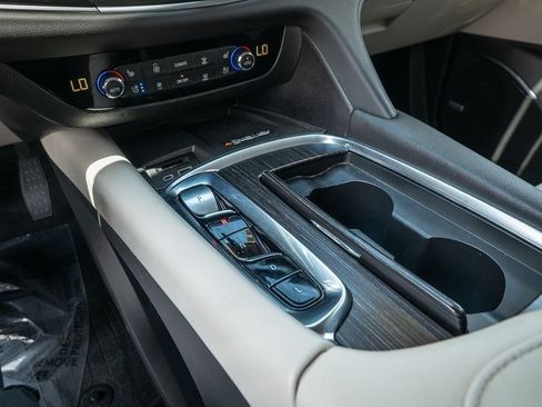 Used 2022 Buick Enclave Avenir w/ Avenir Technology Package AWD/4WD image 25