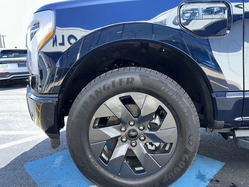 Used 2025 Ford F150 Lightning Flash image 19