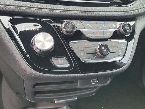 New 2026 Chrysler Pacifica Select image 13