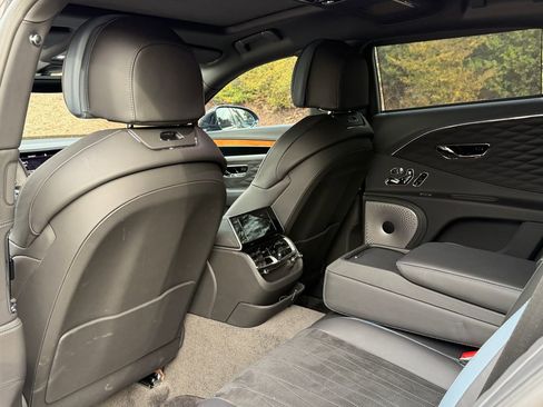 Used 2023 Bentley Flying Spur W12 image 39