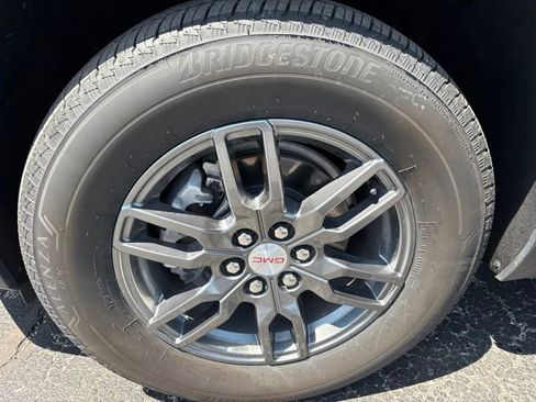 Used 2025 GMC Acadia Elevation FWD image 26