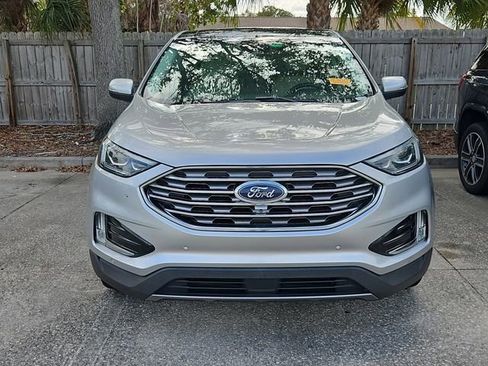 Used 2019 Ford Edge Titanium w/ Equipment Group 301A FWD image 2