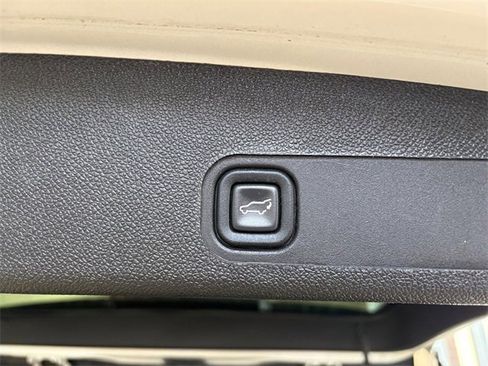 Used 2014 GMC Yukon SLT w/ SLT-2 Equipment Package image 15