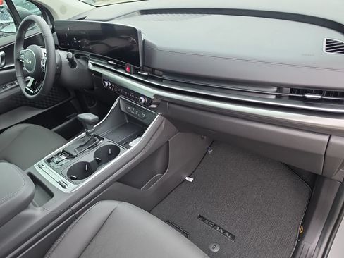 New 2026 Kia Carnival SX w/ SX Dark Edition Package FWD image 12