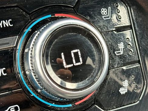 Used 2025 GMC Sierra 3500 Denali image 30