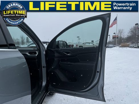 Certified 2023 GMC Acadia SLT w/ Trailering Package image 37