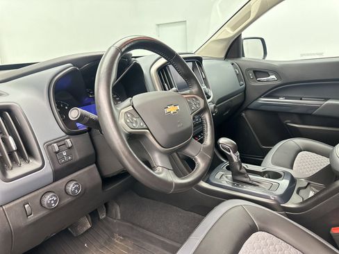Certified 2022 Chevrolet Colorado Z71 w/ Z71 Midnight Edition AWD/4WD image 4