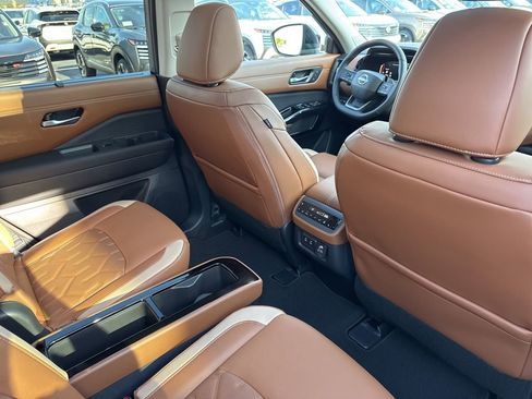 New 2026 Nissan Pathfinder Platinum image 24