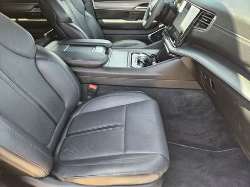 Used 2024 Jeep Wagoneer Series II w/ Convenience Group I AWD/4WD image 6