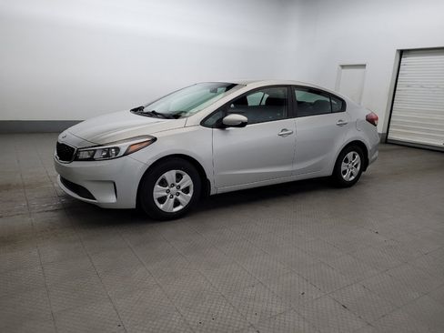 Used 2017 Kia Forte LX FWD image 2
