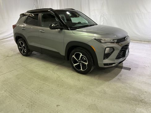 Certified 2023 Chevrolet TrailBlazer RS w/ Sun and Liftgate Package image 2