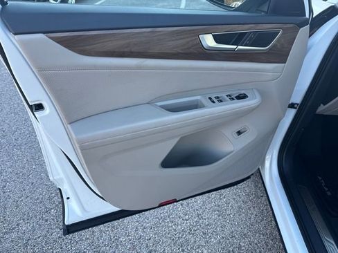 Certified 2024 Volkswagen Atlas SE image 11