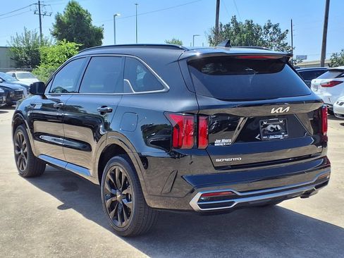Certified 2023 Kia Sorento SX AWD/4WD image 2