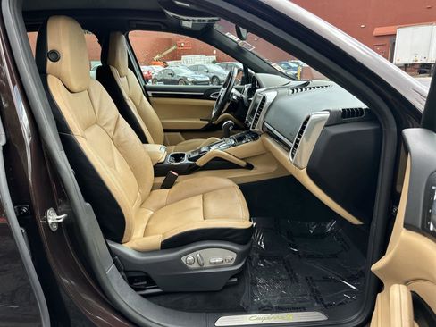 Used 2017 Porsche Cayenne S image 14