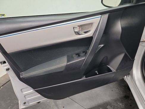 Used 2016 Toyota Corolla LE FWD image 13