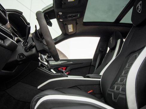 Used 2025 Lamborghini Urus SE image 22