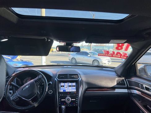 Used 2018 Ford Explorer Platinum AWD/4WD image 10
