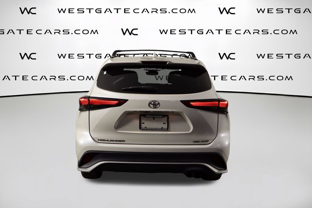 Used 2021 Toyota Highlander XSE AWD/4WD image 4